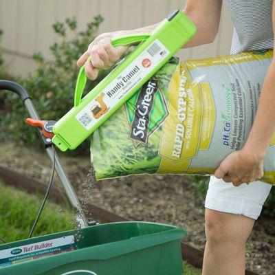 Bag Clip helping pour fertilizer