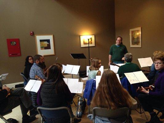 Randy teaching Ukulele Hour at Bernunzios