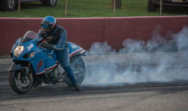 1300 gsxr Hayabusa rcing at Edgewater on Test and Tune night.