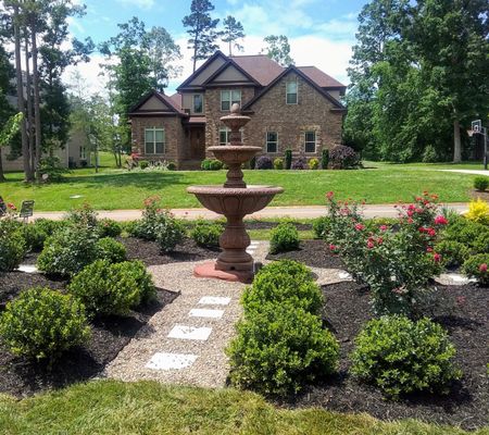 Garden & walkways  around fountain!