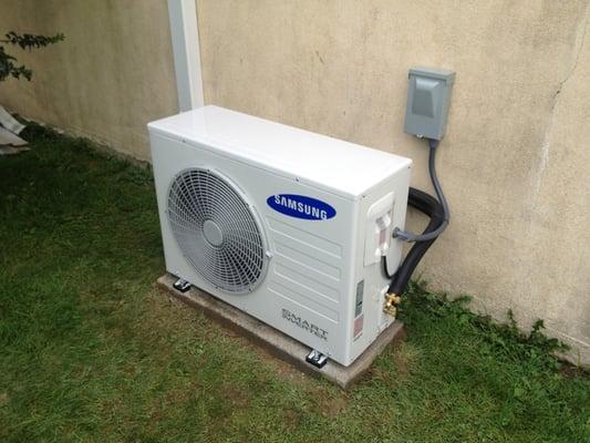 Samsung "split-air" air  conditioner unit with heat pump.