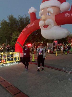 Debbie & Rosanna - Run Santa Run!