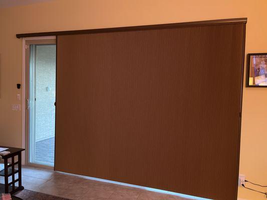 Sliding door blind