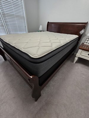 Queen size sleigh bed