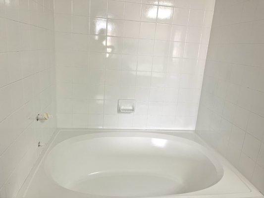 Dingy old bathtubs and tile surrounds can be made like new in less than a day and for as low as $475!