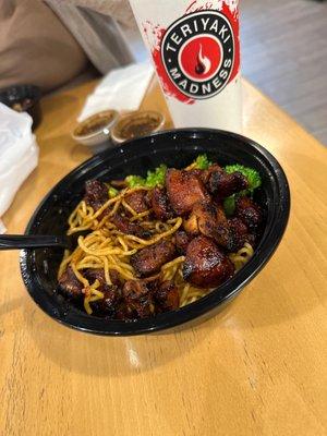 Bowl with spicy chicken with noodles and broccoli