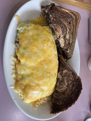 Veggie and sausage omelet with rye toast