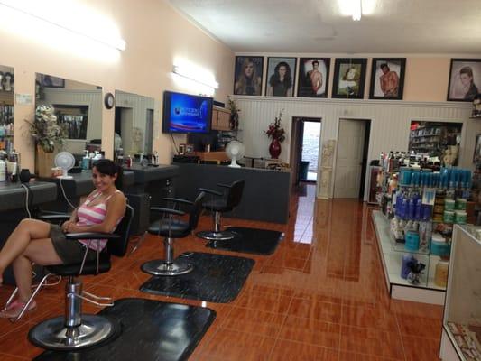 Elegante Beauty Salon & Supplies