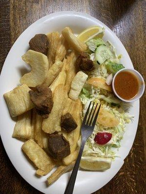 Chicharrones y yuca