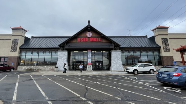 The old Gander Mountain has a new facade!