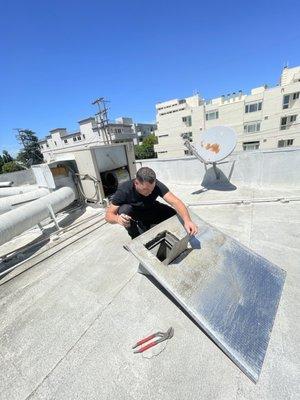 Repair and cleaning air conditioner