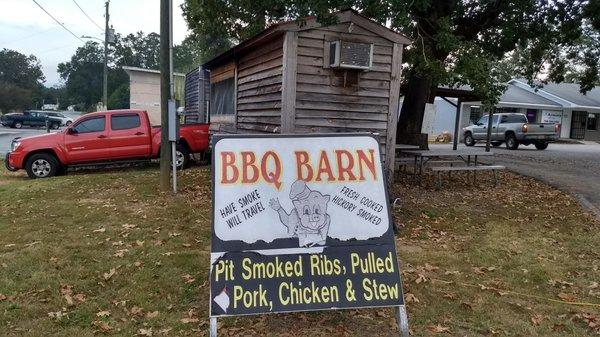 There is some history in this little barn.  Too bad that different early on festival day!