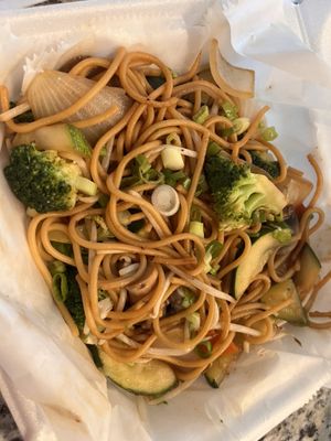 Vegetable lo mein