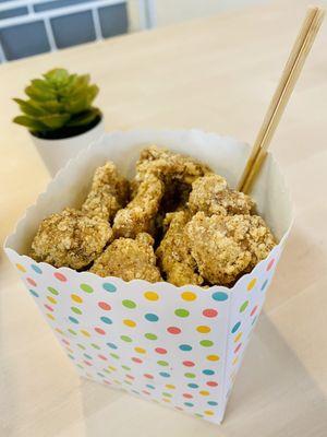 Popcorn chicken with salt and plum flavors mixed