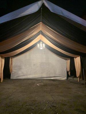 20x20 black and gold draping