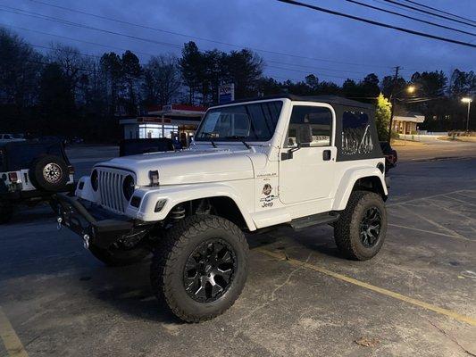 99 white Sahara 
3" Lift
33" tires