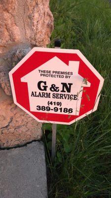 Alarm service that also calls fire dept during a fire.