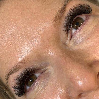 Mega volume lash extensions