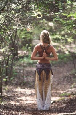 @jazi_fay in her white harem pants