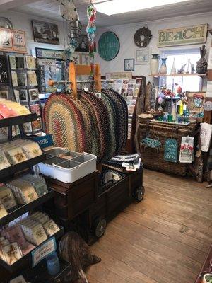 Nice souvenirs, braided rugs and trivets