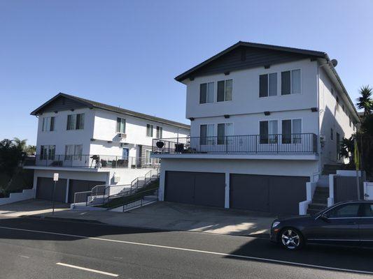 Transformed and contemporized this Manhattan Beach apartment complex.