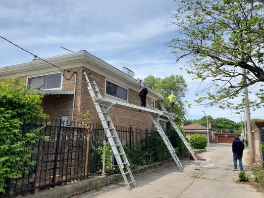 Seamless Gutters installation and repair. 
Gutter replacement and soffit repair