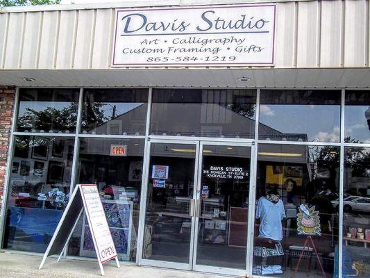 Davis Studio is a locally owned art gallery and frame shop.  We also offer art classes and artisan made gifts. Come by and see us!