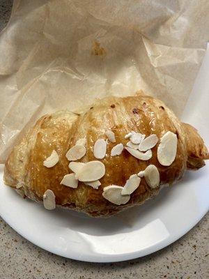 Almond crossiant