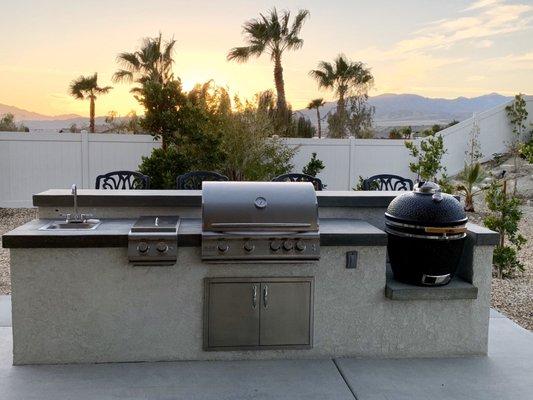 Outdoor Kitchen