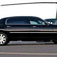 Lincoln town car signature beautiful car.