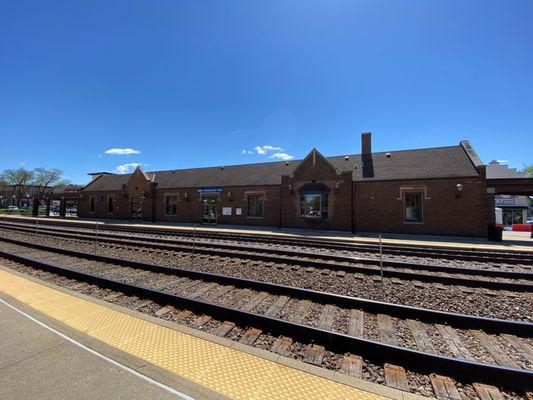 Station building on the inbound side of the platform.