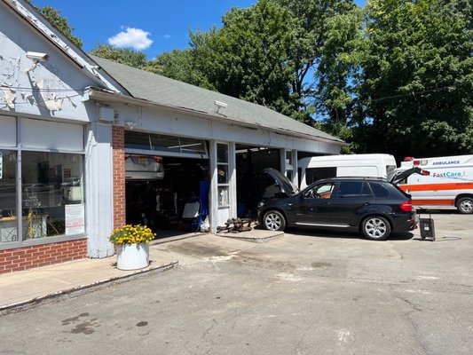 Best mechanics, George is a great advocate for your vehicular needs! He's kept 3 of my Hondas running great for the past 8 years for me!