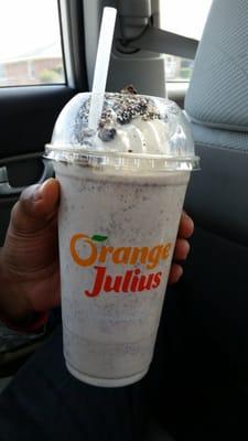 Large Oreo Royal Shake extra oreos.