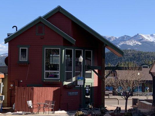 We have a gorgeous view of Pikes Peak!