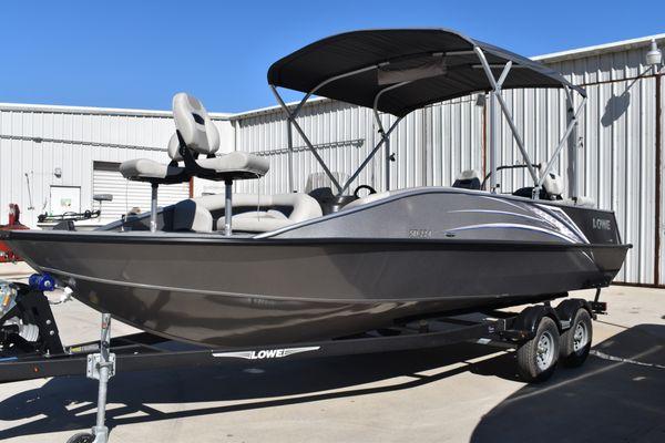 2020 Lowe SD 224 Deck Boat