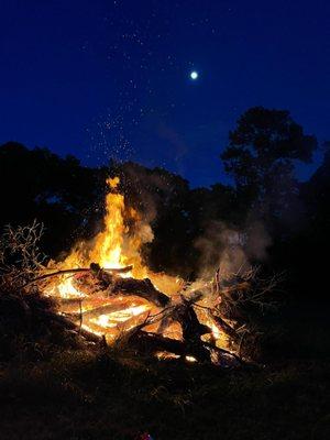 Happy Goat Retreat bonfire under the beautifully starlit Texas sky.