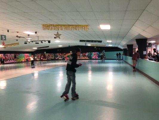 Smooth concrete skate floor.