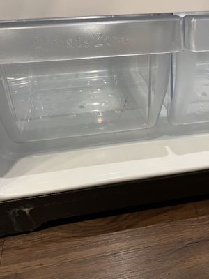 Fridge cabinets cracked before move in