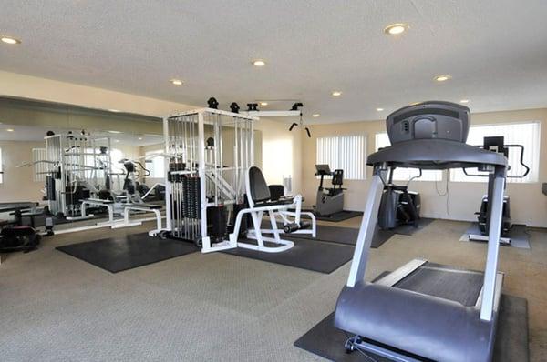 Il Pompeii * Enjoy peaceful living in a park-like environment, with pool, gym and ample amenities in spacious, clean units.