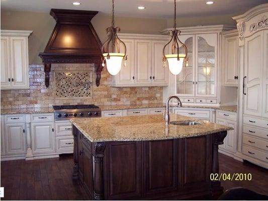 Traditional-style kitchen with granite countertop and travibe bash