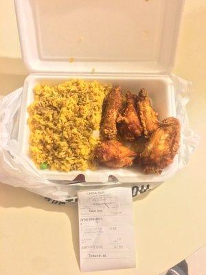 5 fried wings and fried rice with onion and peas .