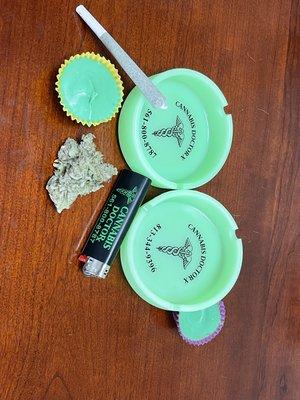 Glow in the dark ash trays