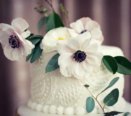 Paisley decorations on the top tier of the cake