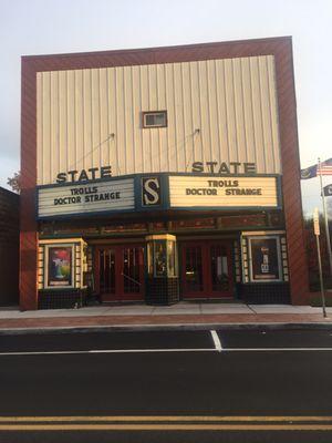 We found this 102 y/o theatre playing Dr Strange in 3D for $9 bucks !!! Now if you're from NYC like I am this is too good to be true !