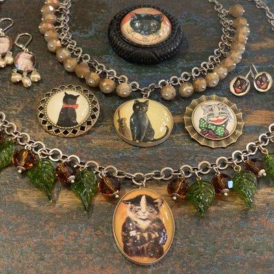 Fun pieces for Halloween! Black cats rule!