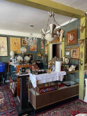 Antiques & collectibles