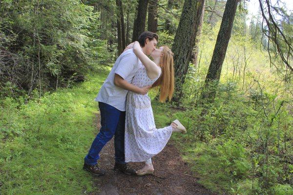 Engagement photo's. Photography by Jeanette at Idaho State Park with a cute couple to be Married