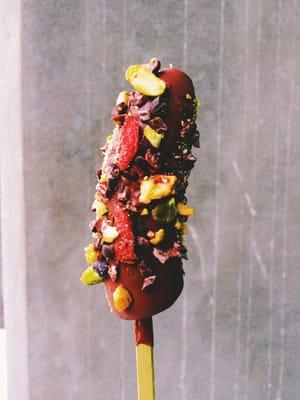 frozen banana pop with pistachios, goji berries, and cacao nibs