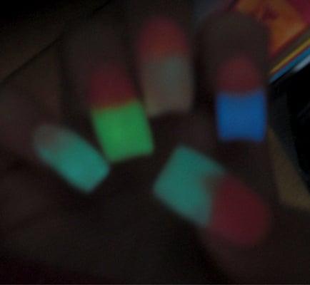 Glow in the dark nail acrylic