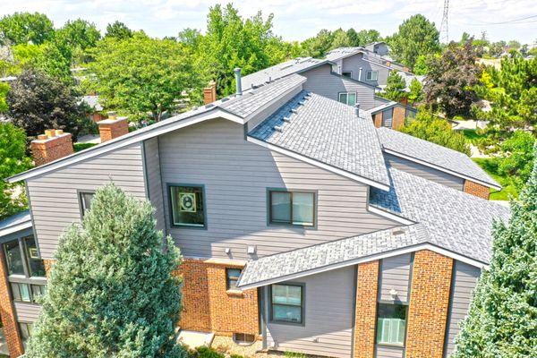 Denver Cottonwoods HOA project after construction. Apex replaced the shingles, siding, gutters, and windows and painted as well.